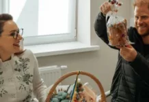 Мука с разминированных полей. Принц Гарри получил пасхальную корзину с паской, которую испекли бабушки из Сумской области