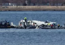 Пилот вертолета Black Hawk, который разбился в Вашингтоне в январе, не послушала указания сменить курс — NYT