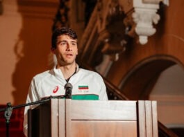 Пришлось вызывать врача. Болгарского теннисиста дисквалифицировали после случайного удара мячом в голову соперника — видео