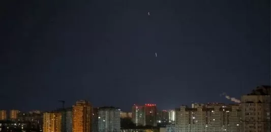 В Киеве и ряде областей объявляли воздушную тревогу из-за угрозы баллистики, россияне атаковали Сумы