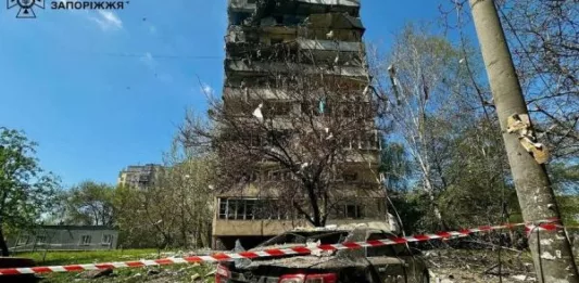 Российский авиаудар по Запорожью: патрульные показали, как после атаки помогали пострадавшим людям, собакам и котам