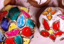 Тренд Пасхи 2025. Как украсить паску витражной глазурью
