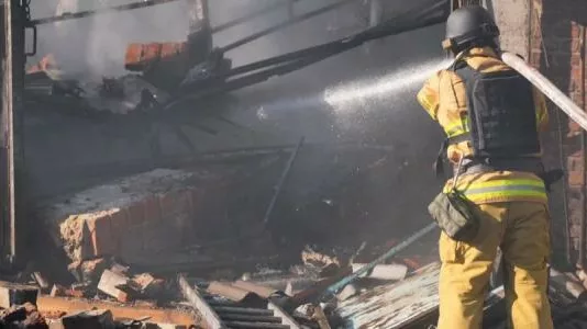 Россия ночью и утром атаковала Запорожье и область шахедами: произошел пожар на предприятии, повреждены жилые дома — фото