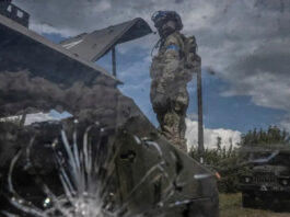 Зеленский: Украинские военные сдерживают 64 тысячи россиян в Курской области