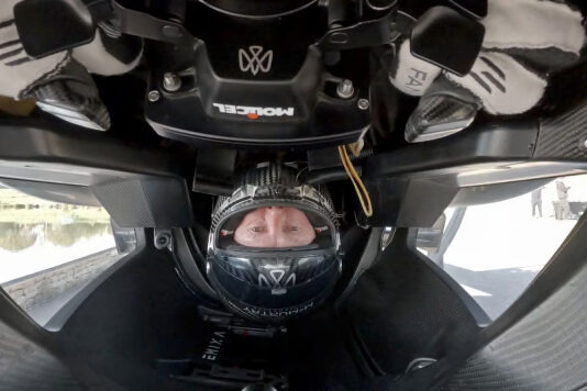 McMurtry Spéirling Pure VP1 — первый в мире автомобиль, который может ездить вверх ногами