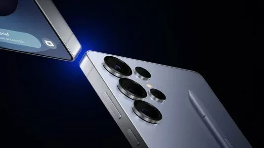 «Огромные деньги». Google сорвала интеграцию ChatGPT в смартфоны Samsung, предложив большую сумму