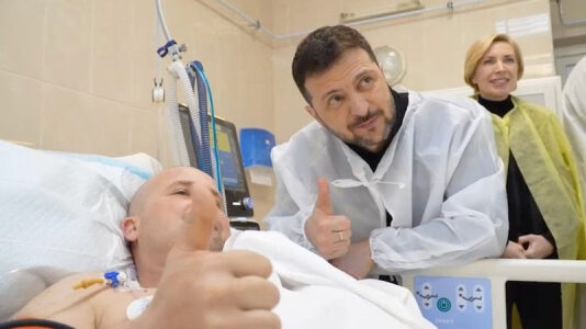 Зеленский приехал в Днепр и посетил госпиталь, где проходят лечение украинские военные после ранений