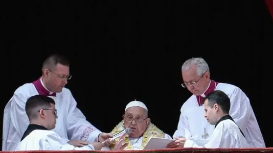 Папа Римский произнес традиционное пасхальное благословение