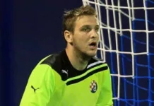 Бывший вратарь спас журналистку от травмы в прямом эфире, показав невероятную реакцию — вирусное видео