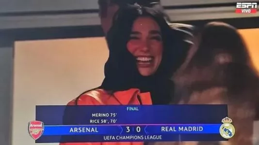 «Одна неделя Ливерпуль, другая — Арсенал»: звездная певица Дуа Липа разозлила фанатов, празднуя победу команды Зинченко в Лиге чемпионов