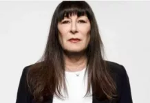 Звезда Семейки Аддамсов. Американская актриса Анжелика Хьюстон впервые публично рассказала о борьбе с раком