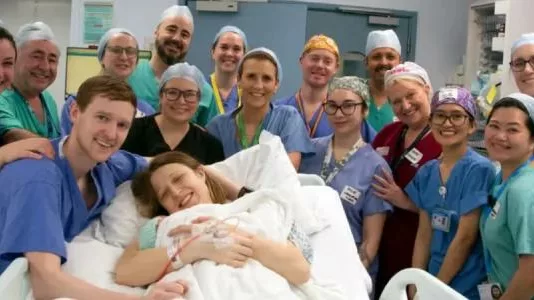 Назвали в честь донора. В Великобритании женщина с пересаженной маткой впервые родила ребенка