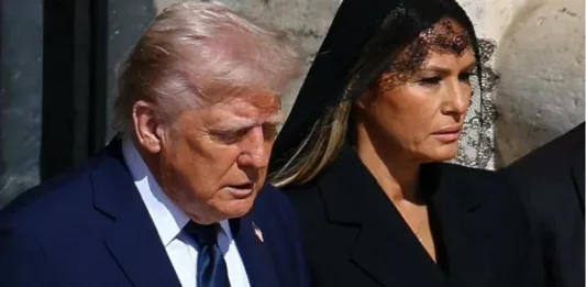 Чтец по губам раскрыла четыре слова, которые Мелания Трамп сказала Дональду Трампу, чтобы избежать конфуза на похоронах Папы Римского