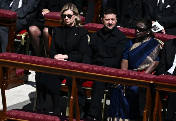 Владимир и Елена Зеленские на похоронах Папы Римского Франциска (Фото: REUTERS/Dylan Martinez)