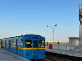 В Киеве движение между станциями метро Лесная и Днепр восстановят на день раньше