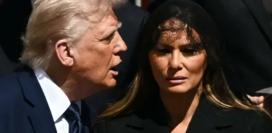 Практикующая католичка. Мелания Трамп надела традиционную черную вуаль на похороны Папы Римского Франциска