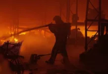 РФ ударила по Киеву шахедами: возникли масштабные пожары, разрушен частный дом, есть пострадавшие — онлайн