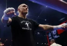 «Я вырву тебе глаза из головы». Усик жестко поговорил представителем Дюбуа из-за удара ниже пояса — видео