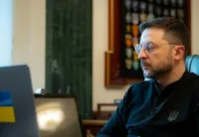 Зеленский подписал законы о продлении военного положения и мобилизации в Украине