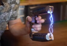 «Bear Blaster 5000» отпугивает диких зверей разрядом молнии в 268 000 вольт