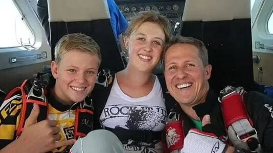 «Наши сердца полны как никогда»: Шумахер впервые стал дедушкой — дочь опубликовала трогательное фото