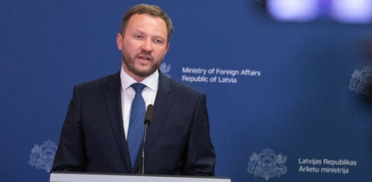 Глава МИД Эстонии призвал лишить Орбана права голоса в ЕС, чтобы не пришлось возвращать Путину €240 млрд