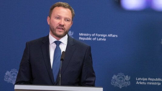 Глава МИД Эстонии призвал лишить Орбана права голоса в ЕС, чтобы не пришлось возвращать Путину €240 млрд