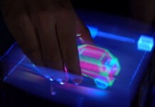 Первый в мире 3D дисплей позволяет перемещать голограммы руками