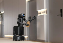 Робот-кентавр FlashBot найдет работу в отелях, ресторанах и торговых центрах