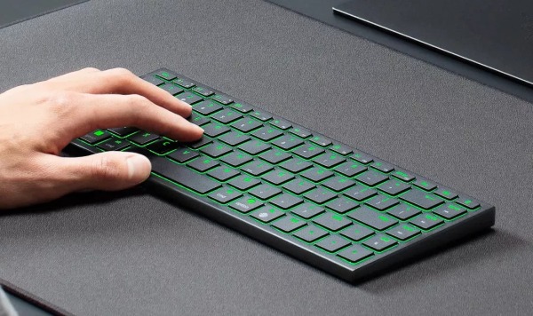 Razer представила крайне необычный динамик-подголовник