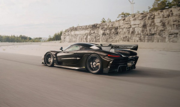 Новый гиперкар Koenigsegg допущен к использованию на дорогах общего пользования
