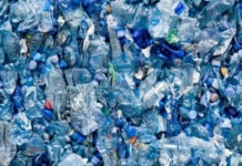 В стеклянных бутылках микропластика больше, чем в пластиковых