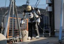 Итальянский робот-спасатель с джетпаком уже умеет стабильно взлетать и зависать в воздухе
