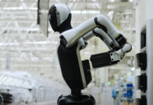 Робот Walker S2 может самостоятельно менять свои батареи и работать круглые сутки