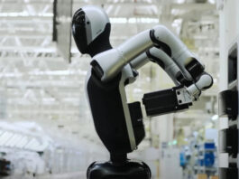 Робот Walker S2 может самостоятельно менять свои батареи и работать круглые сутки