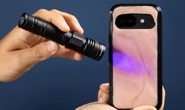 Крайне необычный чехол для смартфона Skincase в точности имитирует человеческую кожу