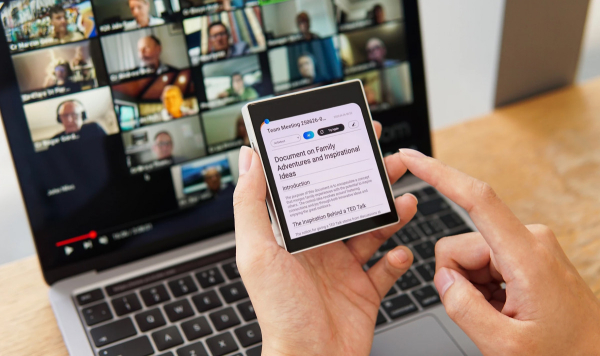 Компания iKKO выпустила сверхкомпактный смартфон MindOne Pro размером чуть больше кредитной карты