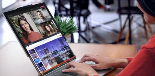 Lenovo выводит на рынок первый ноутбук с экраном-трансформером