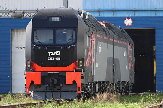 Электровоз «Орлец» модели 2ЭС11 получил российский двигатель