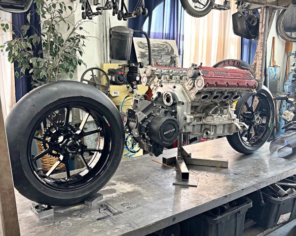 Мотоцикл Hazan HF355: 400 лошадиных сил и мотор от Ferrari
