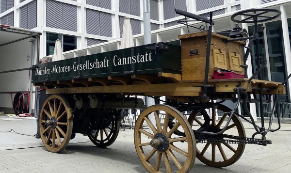 Компания Daimler восстановила свой самый первый грузовик