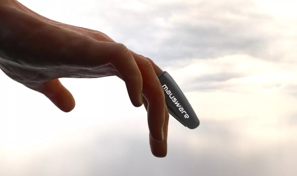 Пальцевая мышь Finger Maus может работать где угодно и не нуждается в столе