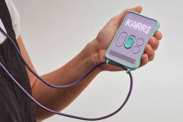 Безэкранный смартфон Karri — идеальный гаджет для маленького ребенка