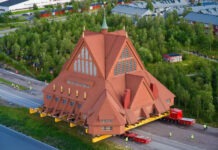 Самую красивую церковь Швеции аккуратно перевезли на другое место
