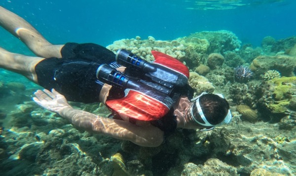 Новый джетпак Kikfin позволит пловцу двигаться под водой как акула