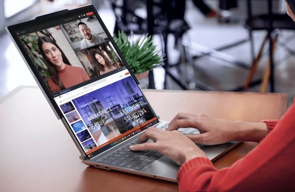 Lenovo представила экспериментальный ноутбук Project Pivo с поворотным экраном