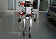 Тандем роботов X1 из США умеет ходить, летать и ездить