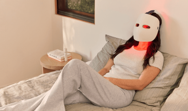 Светодиодная маска TheraFace Mask Glo разгладит кожу (и пригодится на Хэллоуин)