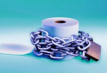 В китайских общественных туалетах нужно посмотреть рекламный ролик, чтобы получить бумагу