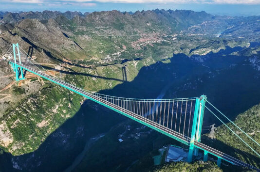 625 метров: в Китае открылся самый высокий в мире мост